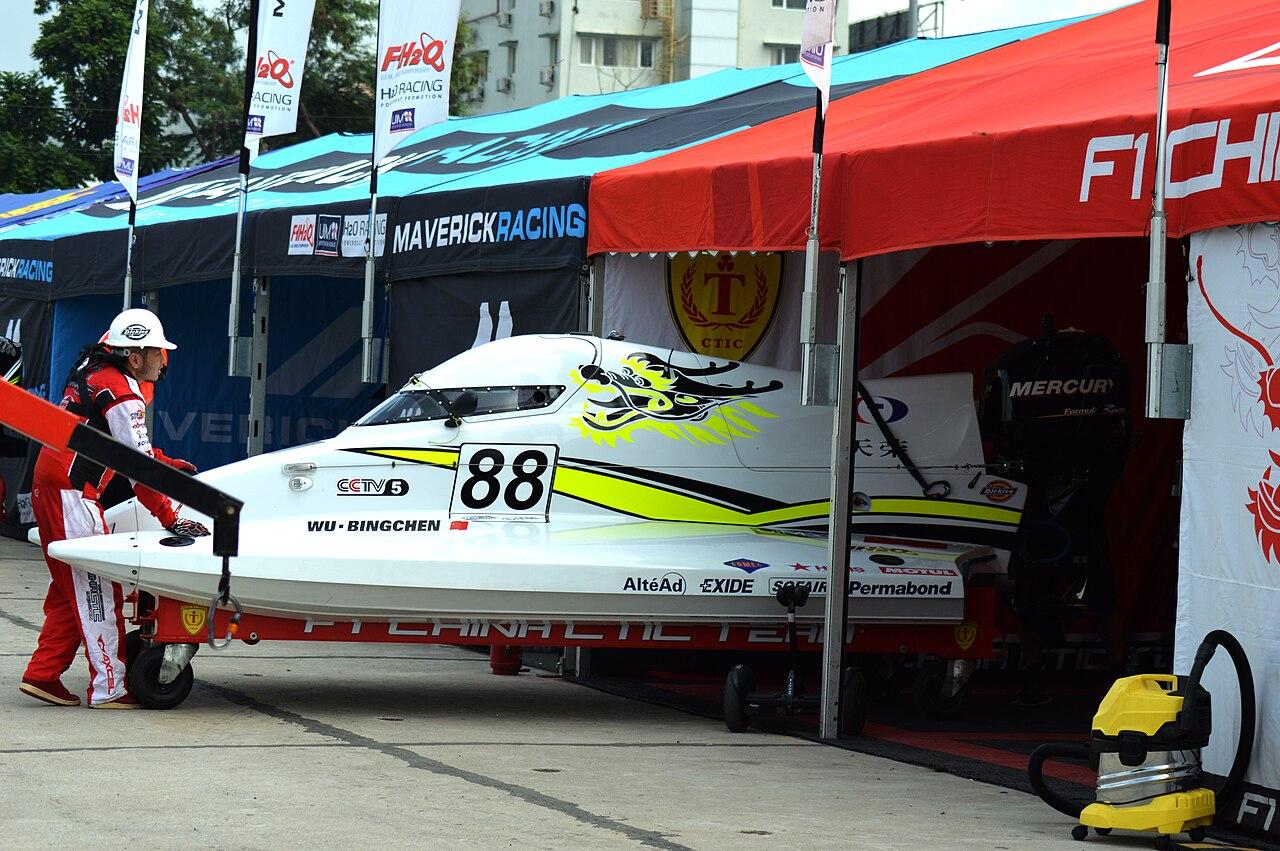 F1赛车战术解析:节奏与空间如何决定走势(心理状态视角)